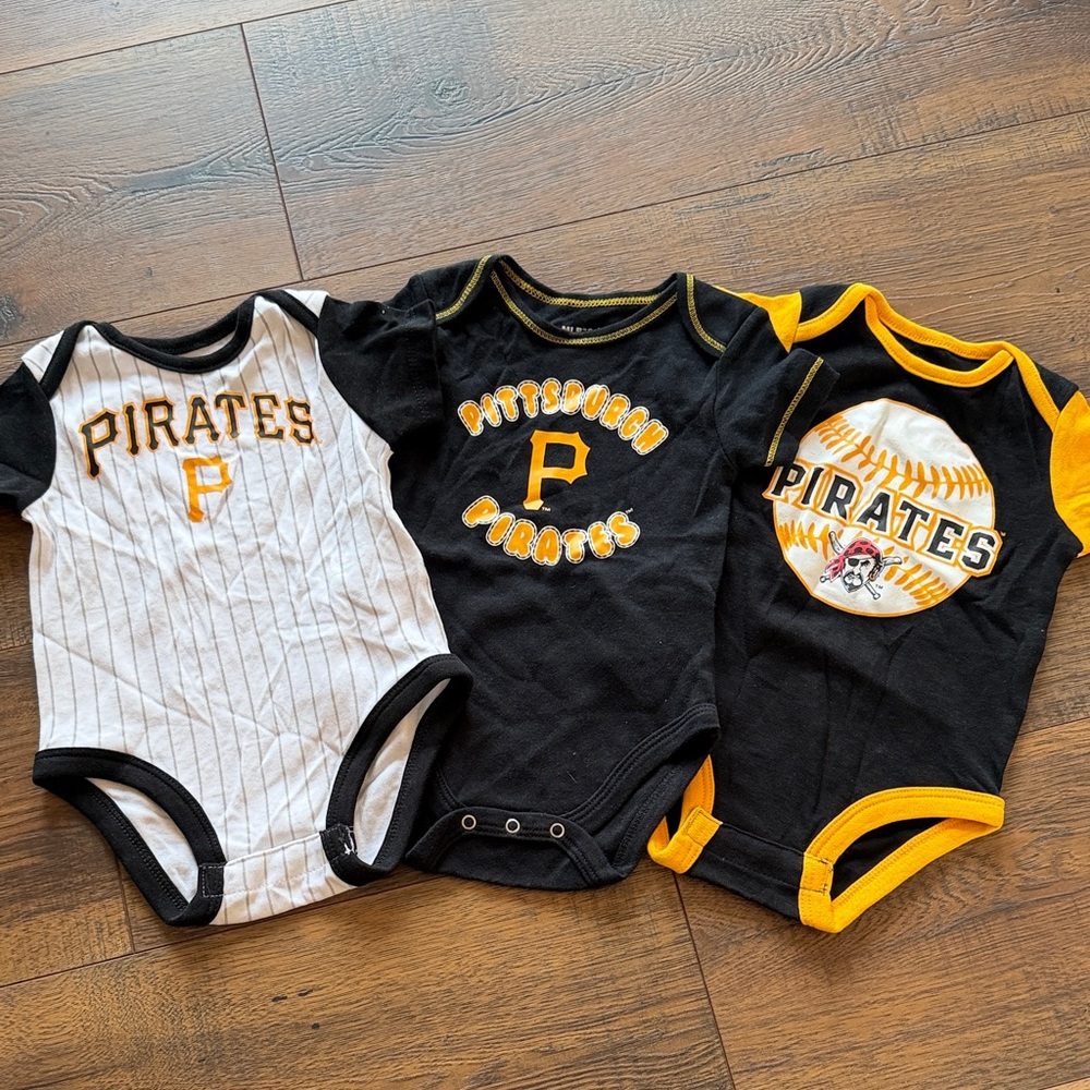 NWOT Pittsburgh Pirates Onesie Bundle 3-6m
